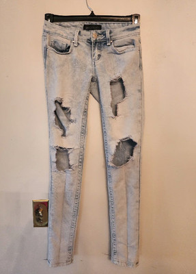 Almost Famous acid wash super distressed skinny jeans size 0