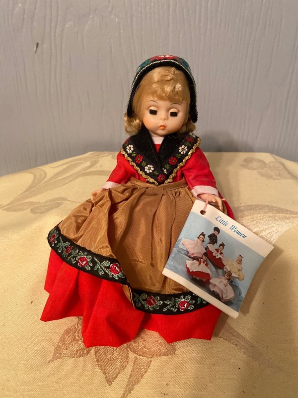 Madame Alexander Sweden Doll #592 International Collection Vintage