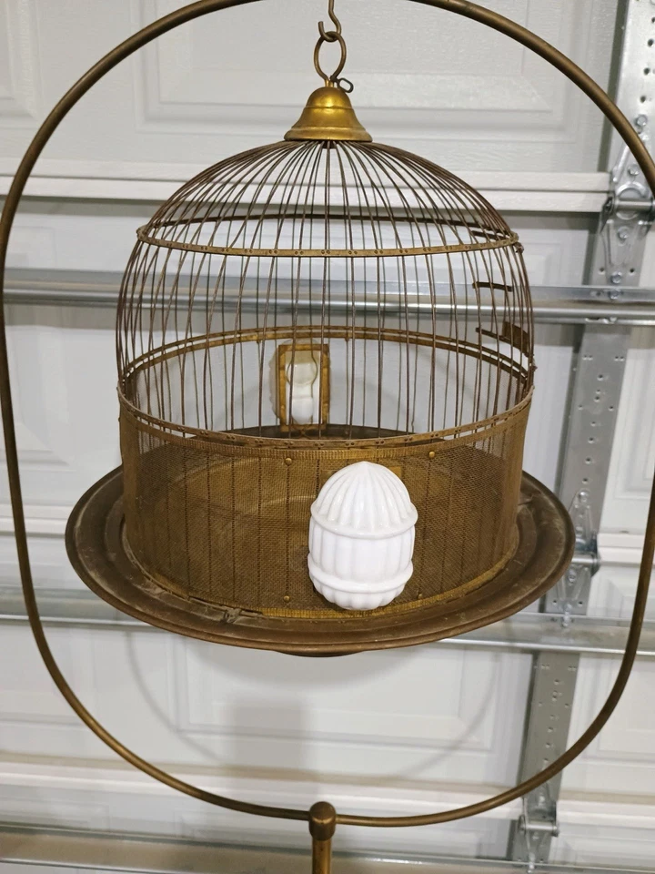 Jaula y soporte para pájaros de latón Hendryx Foto 2 de 4