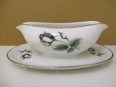 STONEGATE MIDNIGHT ROSE GRAVY BOAT - 1110E