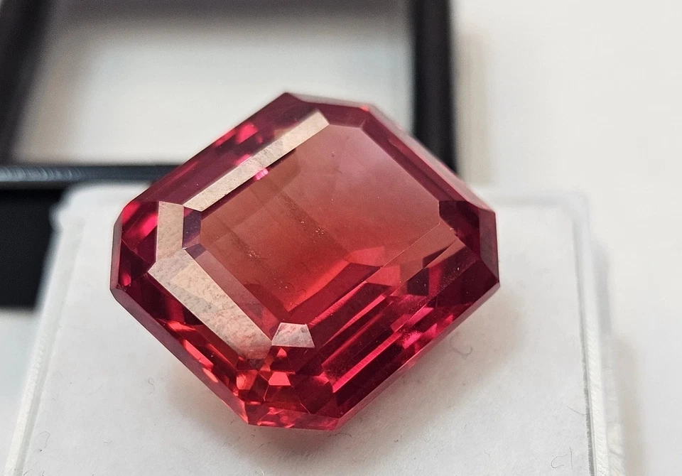 Fabulous Spinel Red Emerald Cut 20-22 Ct Natural Loose Gemstone For Pendant - Image 4 of 4