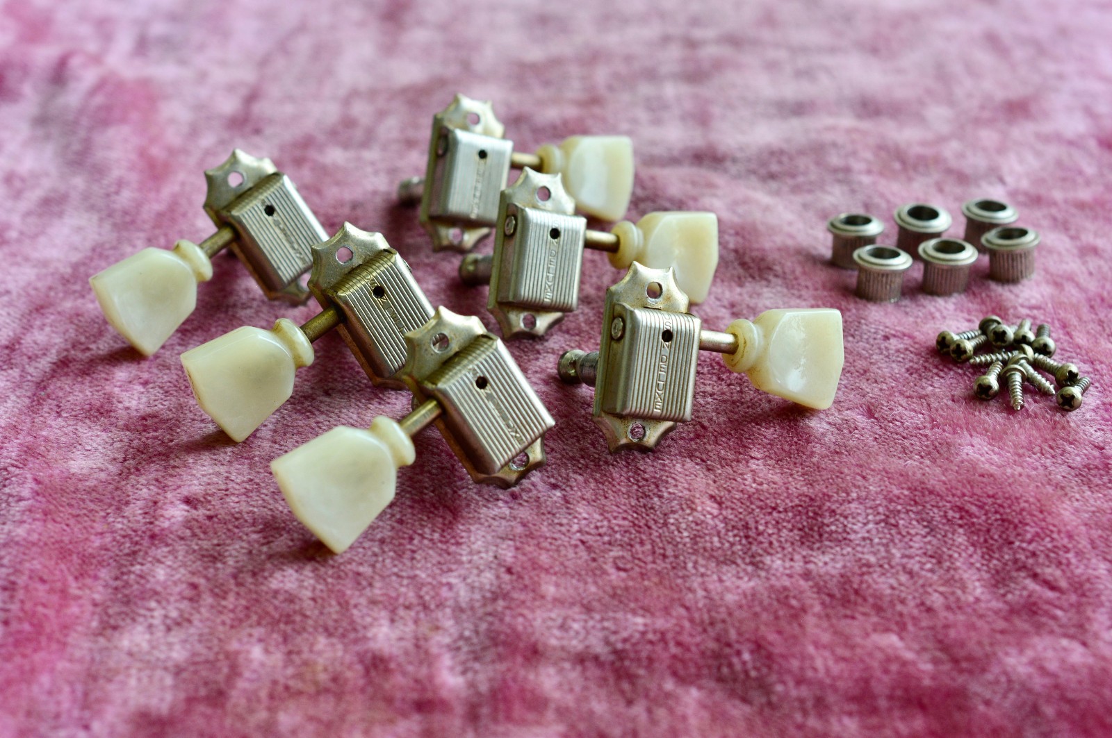 Vintage 1958 Gibson  /  Kluson Nickel Single Line Single Ring Tuners - CLEAN! 100%