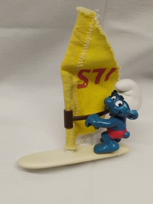 1980 Schleich Super Smurfs Figure 40215-Windsurfer Smurf-Missing Upper Mast