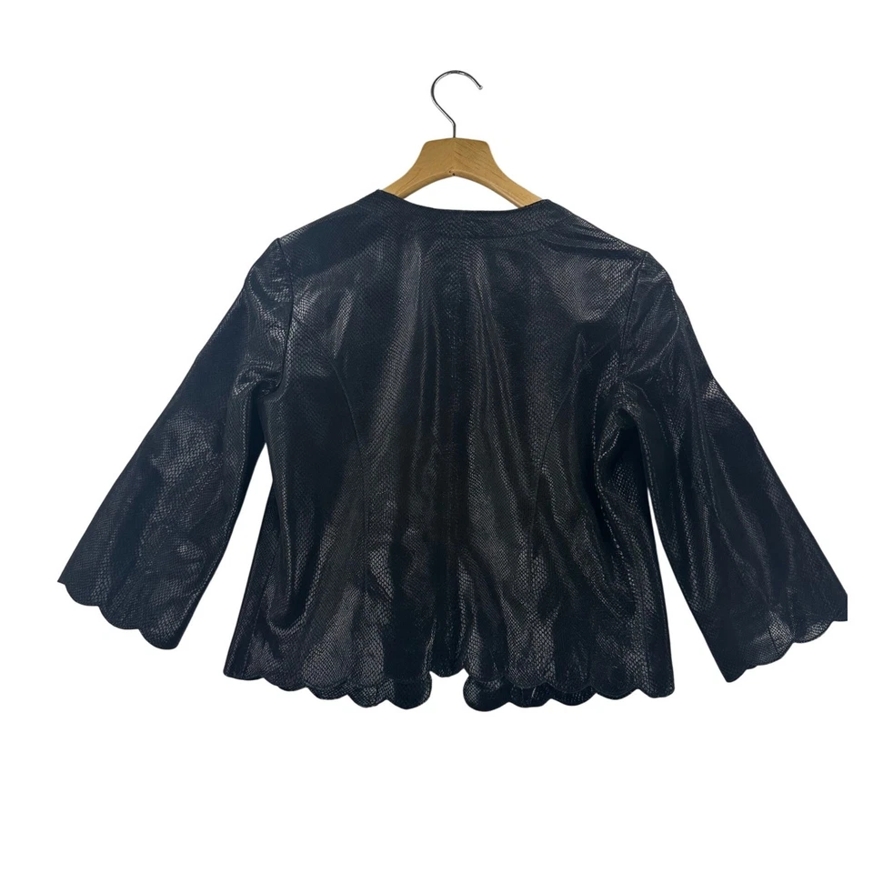 Chaqueta corta Newport News de cuero negra con borde festoneado en relieve de serpiente talla 4 Foto 3 de 4
