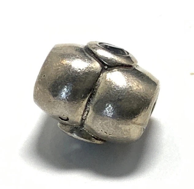 Dije de cuentas de corazón de circonita cúbica azul de plata de ley 925 Chamilia IO79 Foto 3 de 4