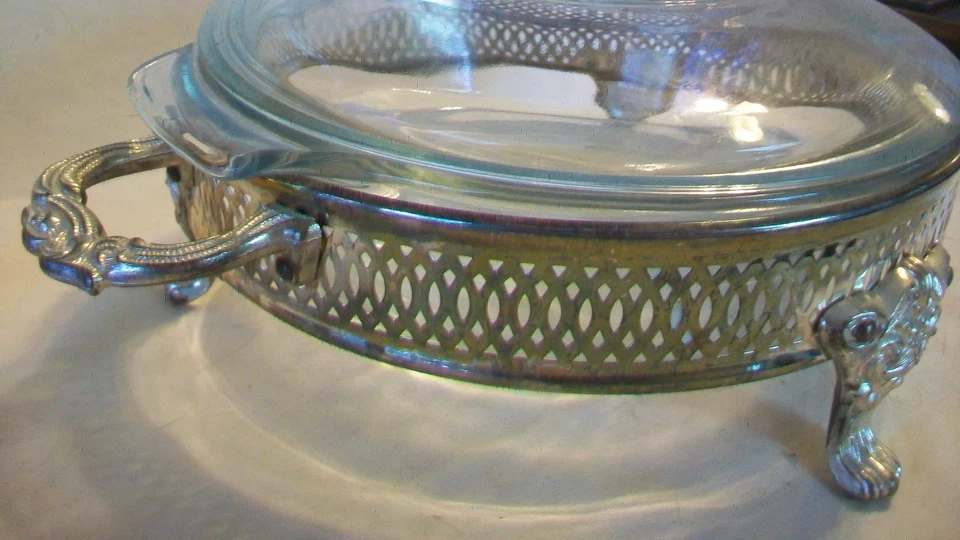 Cazuela de vidrio transparente con tapa y soporte para servir plateado Foto 3 de 4