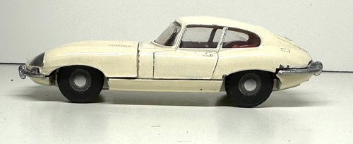 TRI-ANG SPOT-ON: JAGUAR XK'E' RARO DE COLECCIÓN ESCALA BLANCA 1:42 #217 1963 - Imagen 3 de 6
