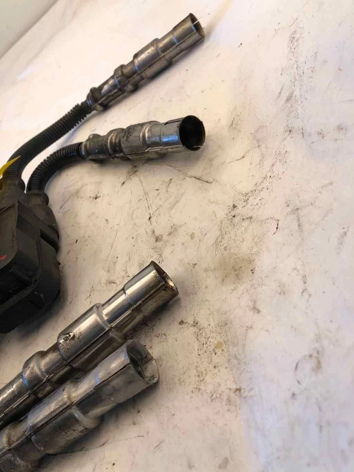 Mercedes Benz CLS500C 2006 5,0 L 4 cilindros 2 piezas bobina de encendido encendedor OEM Foto 2 de 4