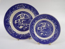 2 Royal China Willow Ware Plates Dinner  Bread Oriental Pattern Cobalt Blue I24
