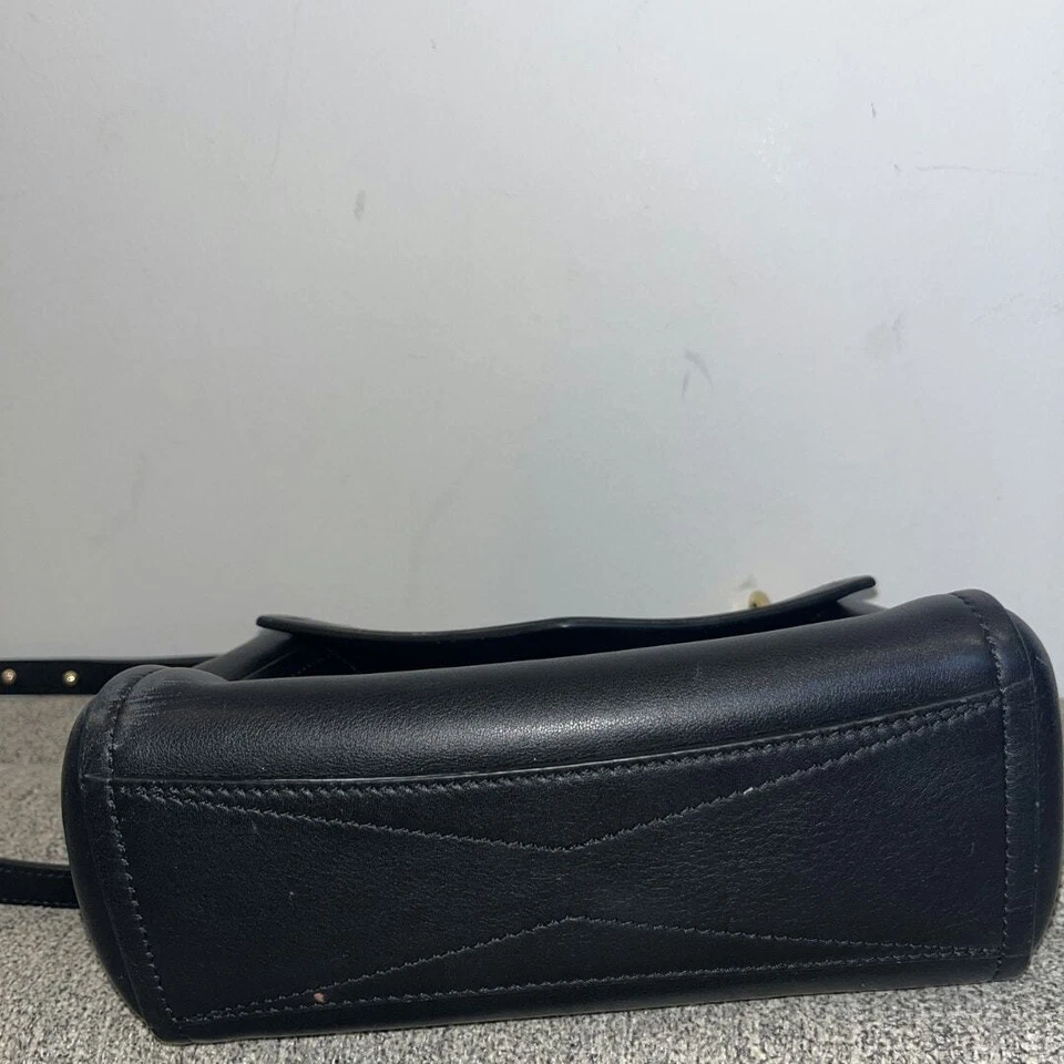 Bolso de Mano Givenchy Color Negro Foto 4 de 4