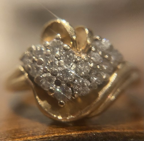 Vintage Estate 14k Solid GOLD Diamond Cluster Ring.