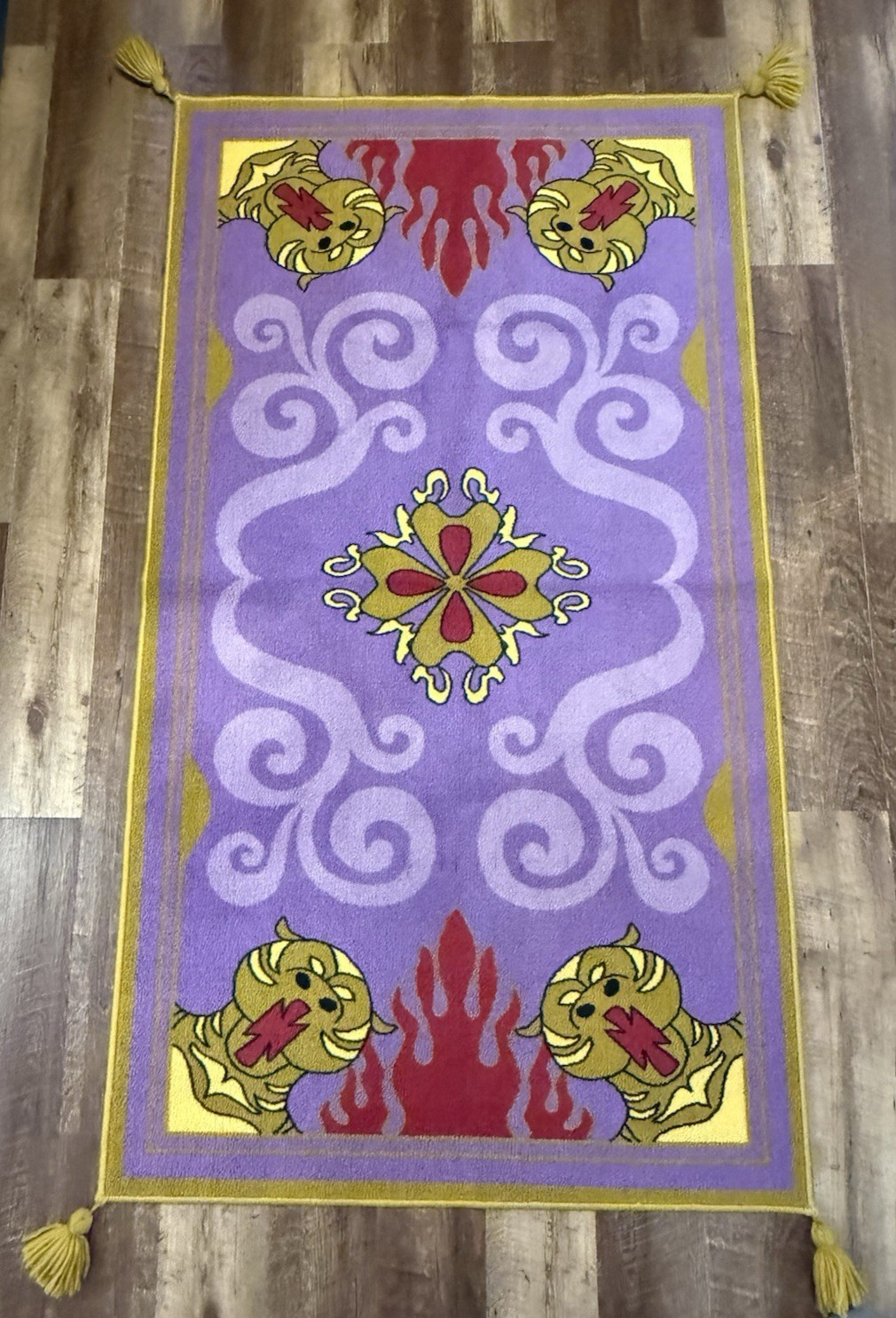 Alfombra mágica Disney ALADDIN con borlas doradas (39,5 'x 71") alfombra con acento UKonic RARA