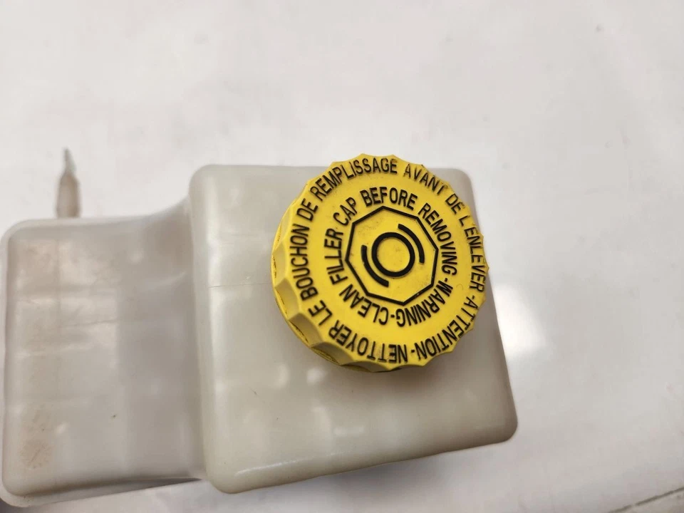 Chrysler 300 2009-20 (3,6 L/AT) cilindro maestro de freno Foto 2 de 4