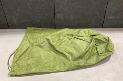 GENUINE US MILITARY SURPLUS ISSUE. GENUINE US MILITARY CLOTHING BAG. OLIVE DRAB GREEN. DURABLE & WATERPROOF.
