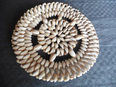 ANCIEN DESSOUS DE PLAT EN COQUILLAGES"PORCELAINE" BORD DE MER 25CM - Photo 1/4