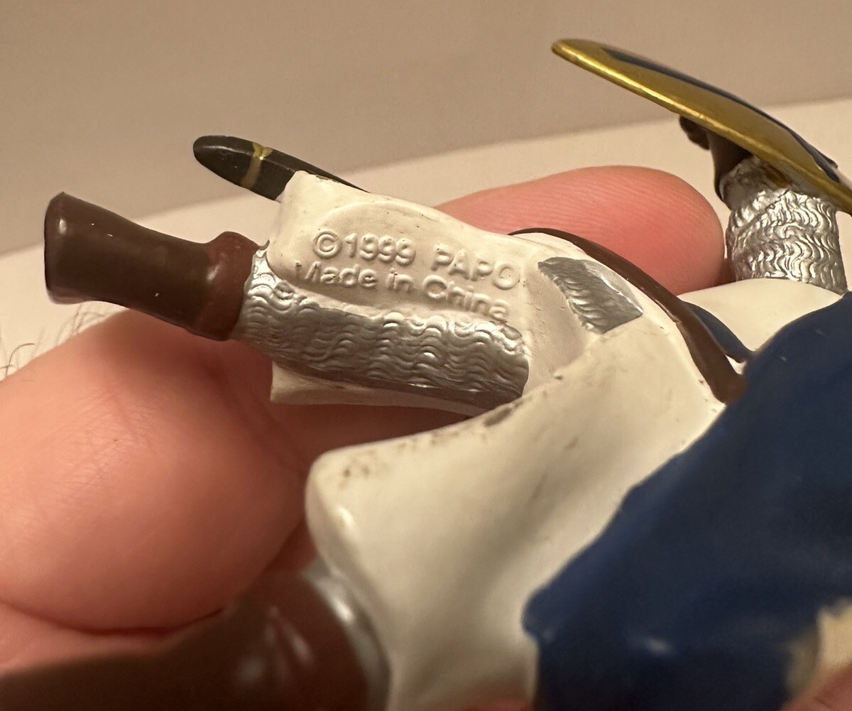 1999 Papo Knight RED & WHITE CRUSADER SOLDIER w/Sword Medieval 3.5" Figures