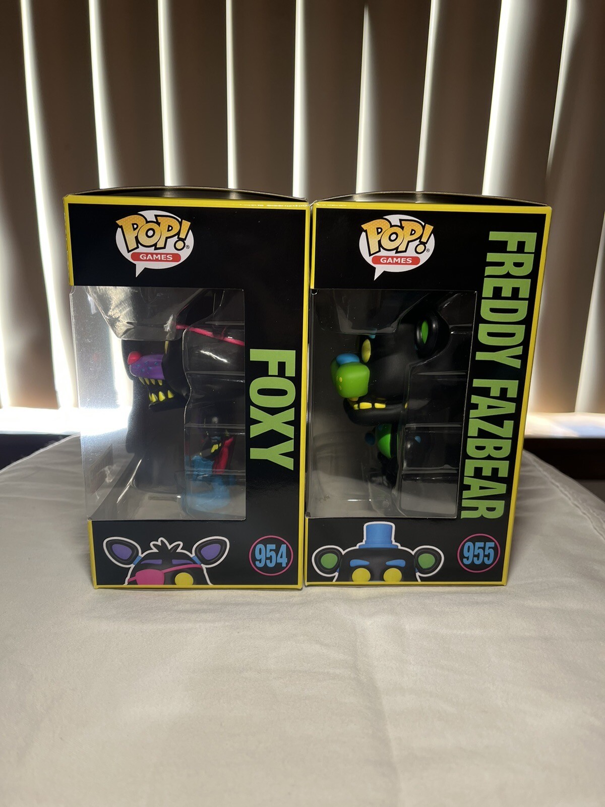 Lançamento de 2023: Foxy e Freddy Fazbear Blacklight Funkos adicionam –  PPJoe Pop Protectors