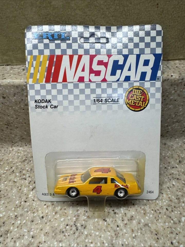 Lote De 4 Coches De Colección Años 90 NASCAR ERTL Diecast Metal Escala 1:64 Carreras Stock Foto 2 de 4