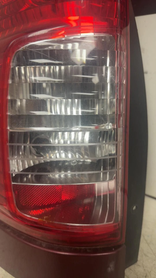 Conjunto de luz trasera izquierda Isuzu Ascender 2003-2008 Foto 2 de 4