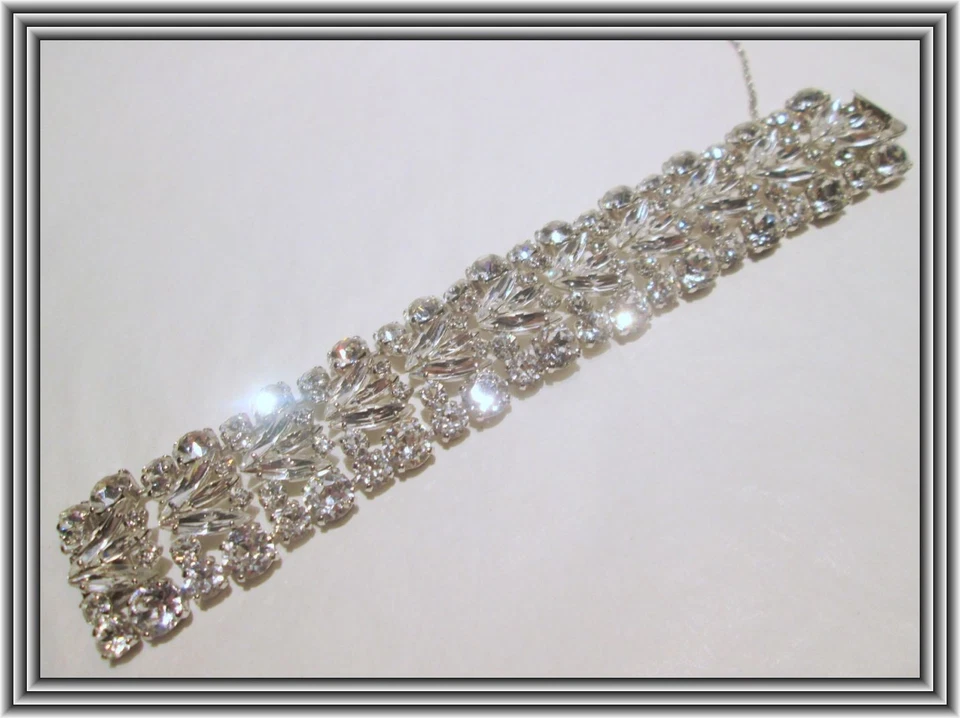 PULSERA SHERMAN - COLOR CLARO - 1.25" WD TRIPLE HOJA MARQUESA MOTIVO RACIMO SIN RESERVA Foto 3 de 4