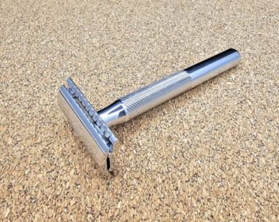 King C. Gillette Double Edge Razor / Chrome Barbers Pole / 8012414