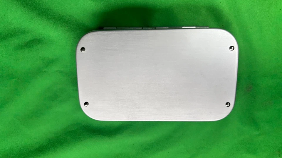 CAIXA VOADORA vintage Richard Wheatley selo prata alumínio nº 1623 na caixa original - Imagem 4 de 4