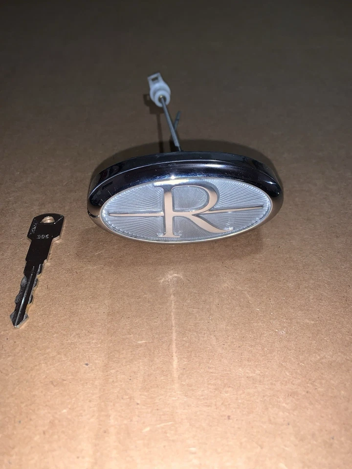 Insignia emblema cromado bloqueo maletero trasero Buick Riviera 95-99 25630927 LLAVE INCLUIDA Foto 3 de 4