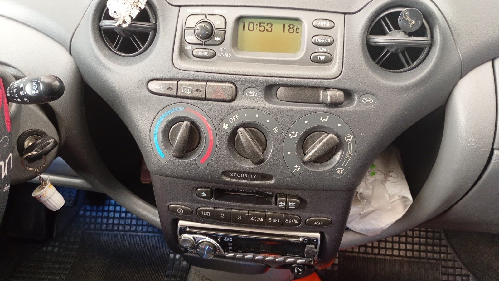 Toyota Yaris Benzina 1000 usata in buone condizioni foto 5