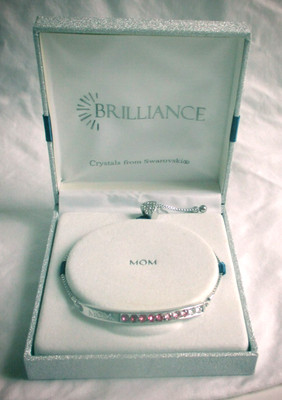 Brilliance Crystals from Swarovski ''Mom'' Bracelet New in Box