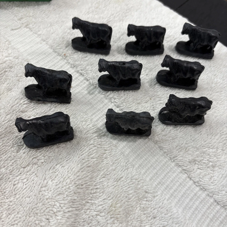 LIONEL TRAINS No. 3656 Operating Cattle Car Set w/ 9 Steers Incomplete Untested - Image 2 of 4