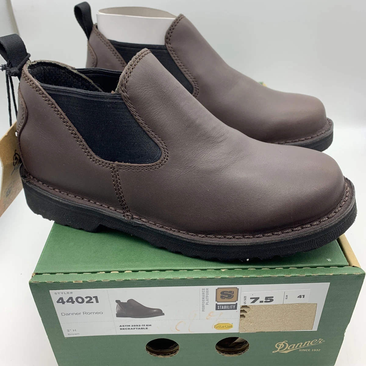 BRAND NEW Danner Men s Romeo size 7 Ankle Boot 3 Brown Hot oil slip resistant