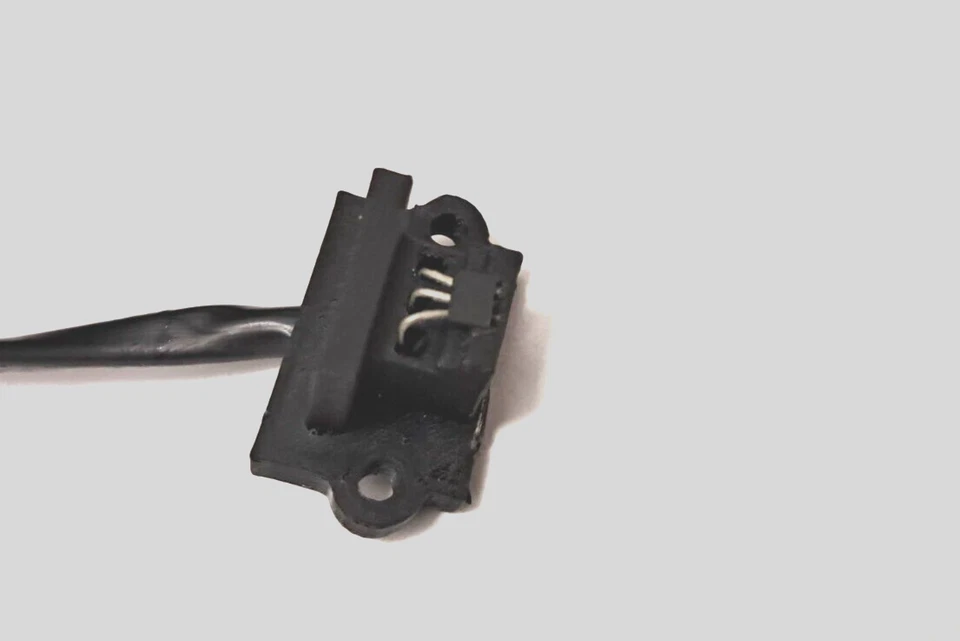 VW Golf MK2 Instument Cluster Speed Sensor For Cruise Control - Image 4 of 4