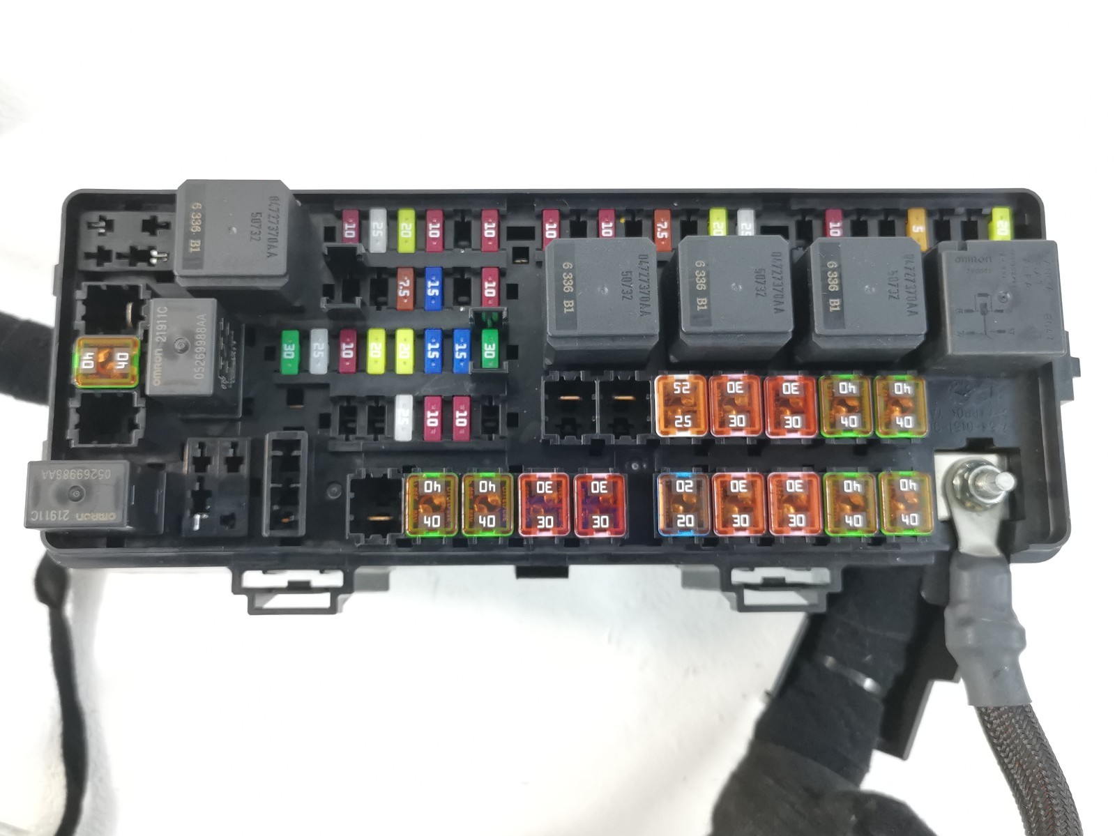 Maserati Levante 3.0 L AWD 2017 Fuse Relay Box Junction Terminal 670037965 OEM