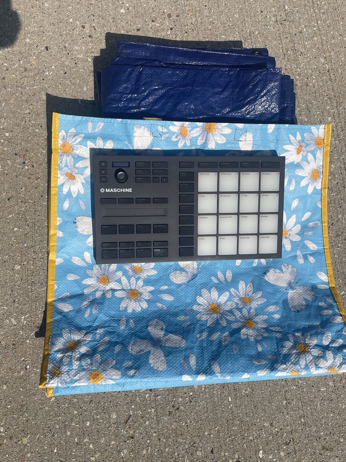 Native Instruments Maschine Mikro MK3 MKIII Drum Machine with Cable