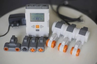 Lego Mindstorms NXT 2.0 Brick Akku Motoren Sensoren Kabel Taster
