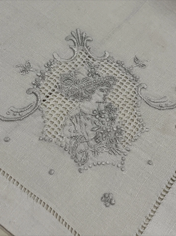 Vintage Dainty White Napkins Handkerchiefs Set Of 4 W/ Silver Embroidered Lady - Image 4 of 4