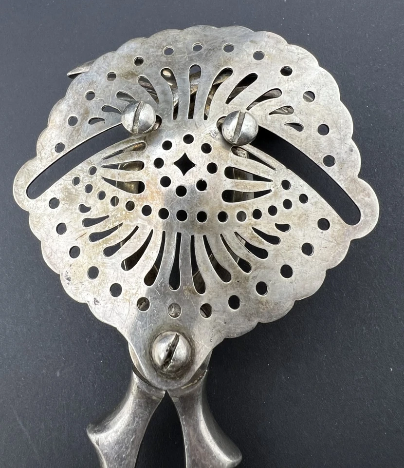 Prensa manual o exprimidor de limón Christofle antigua plateada para cítricos, años 20 Foto 2 de 4