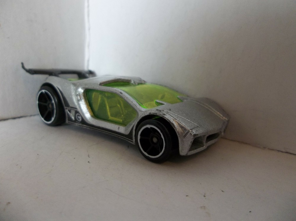 Hot Wheels Impavido I 1/64 Diecast Car