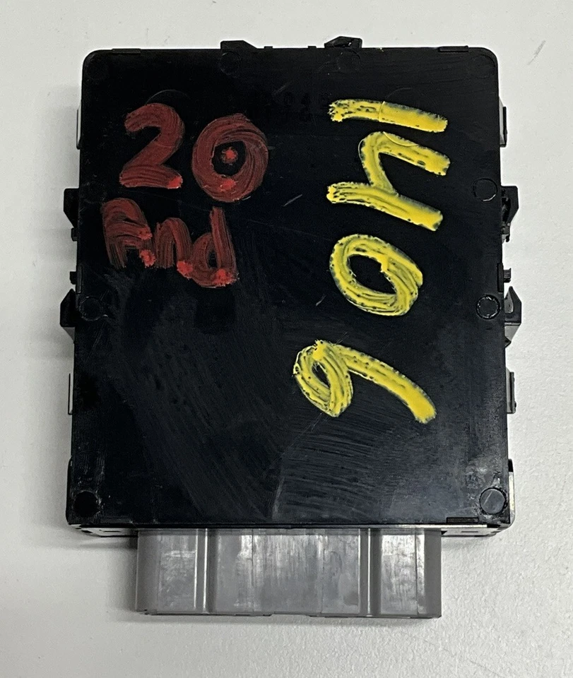 Toyota Land Cruiser 2000 módulo de control de luz de circulación diurna OEM 8264230020 Foto 3 de 4