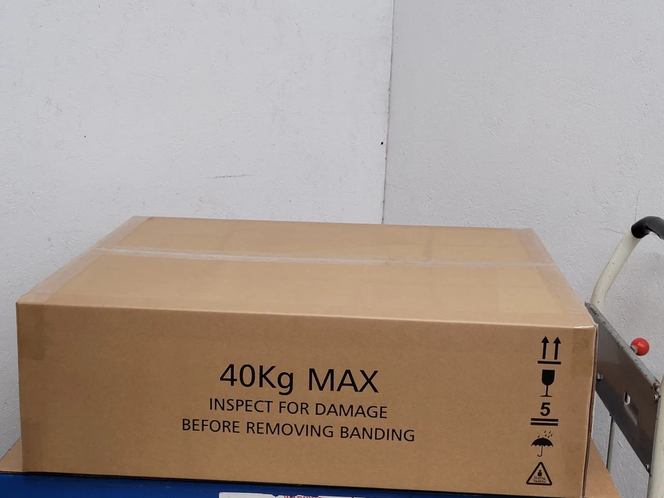 HP SureStor G3 2U24  AC PSU PLATINUM SAS Storage Array SP-3224-E12 2.5" HDD JBOD - Image 2 of 4