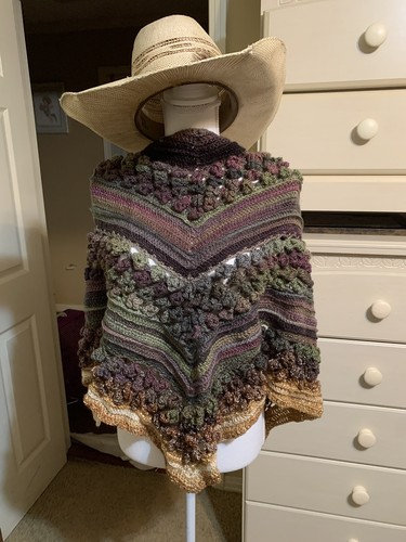 New Beautiful 100% Hand Crochet Triangle Large Shawl Scarf