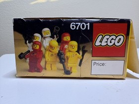 1983 New (NIB) With tag LEGO 6701  Space Mini-figures 