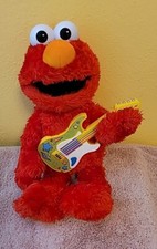HASBRO SESAME STREET ELMO LOVES TO PLAY GUITAR, MOVES, SINGS BILINGUAL 2020