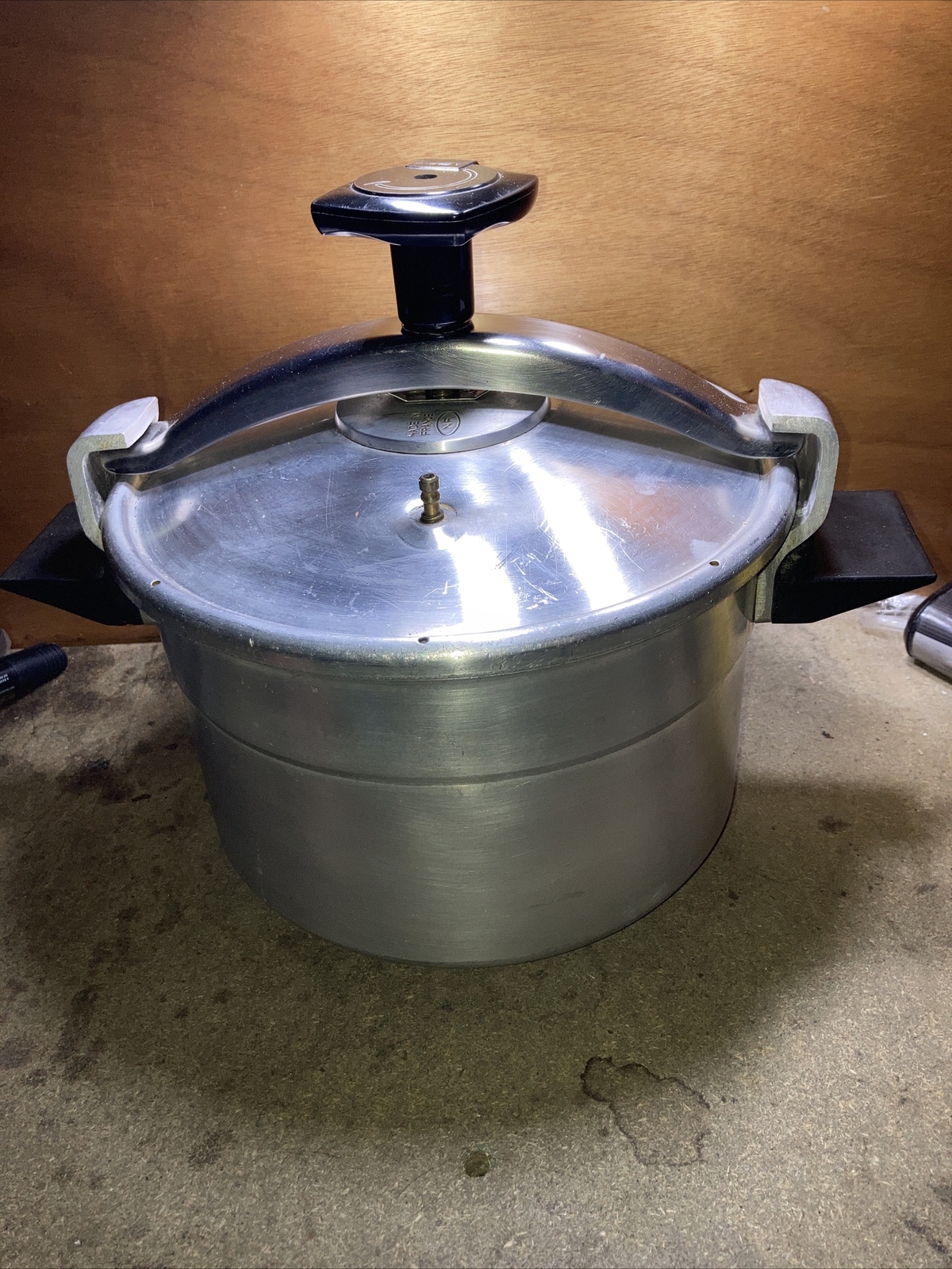 D 88) ANCIENNE COCOTTE MINUTE SEB DE 8 L INOX