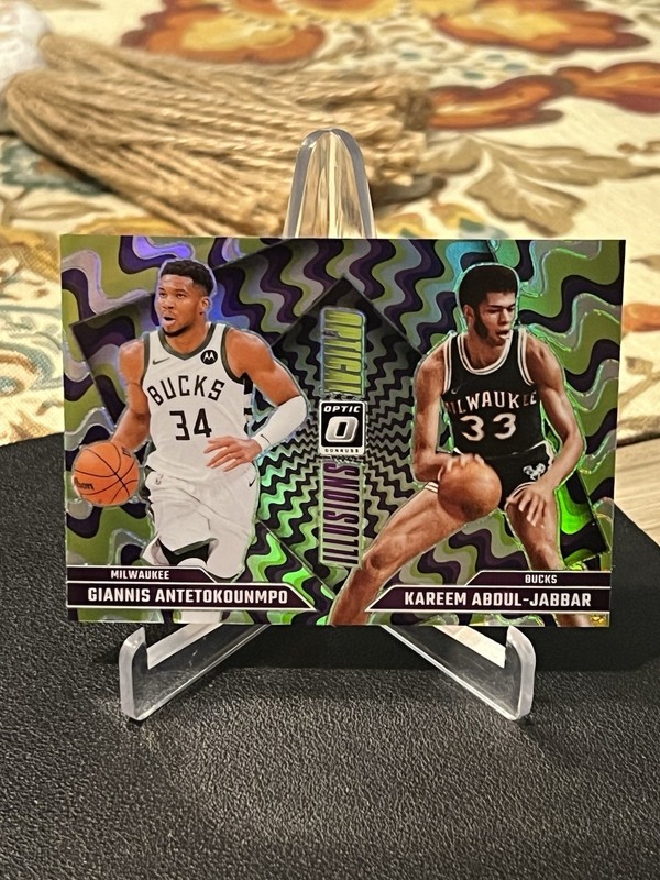 2024-25 Panini Donruss Optic #4 Optical Illusions - Giannis Antetokounmpo Prizm
