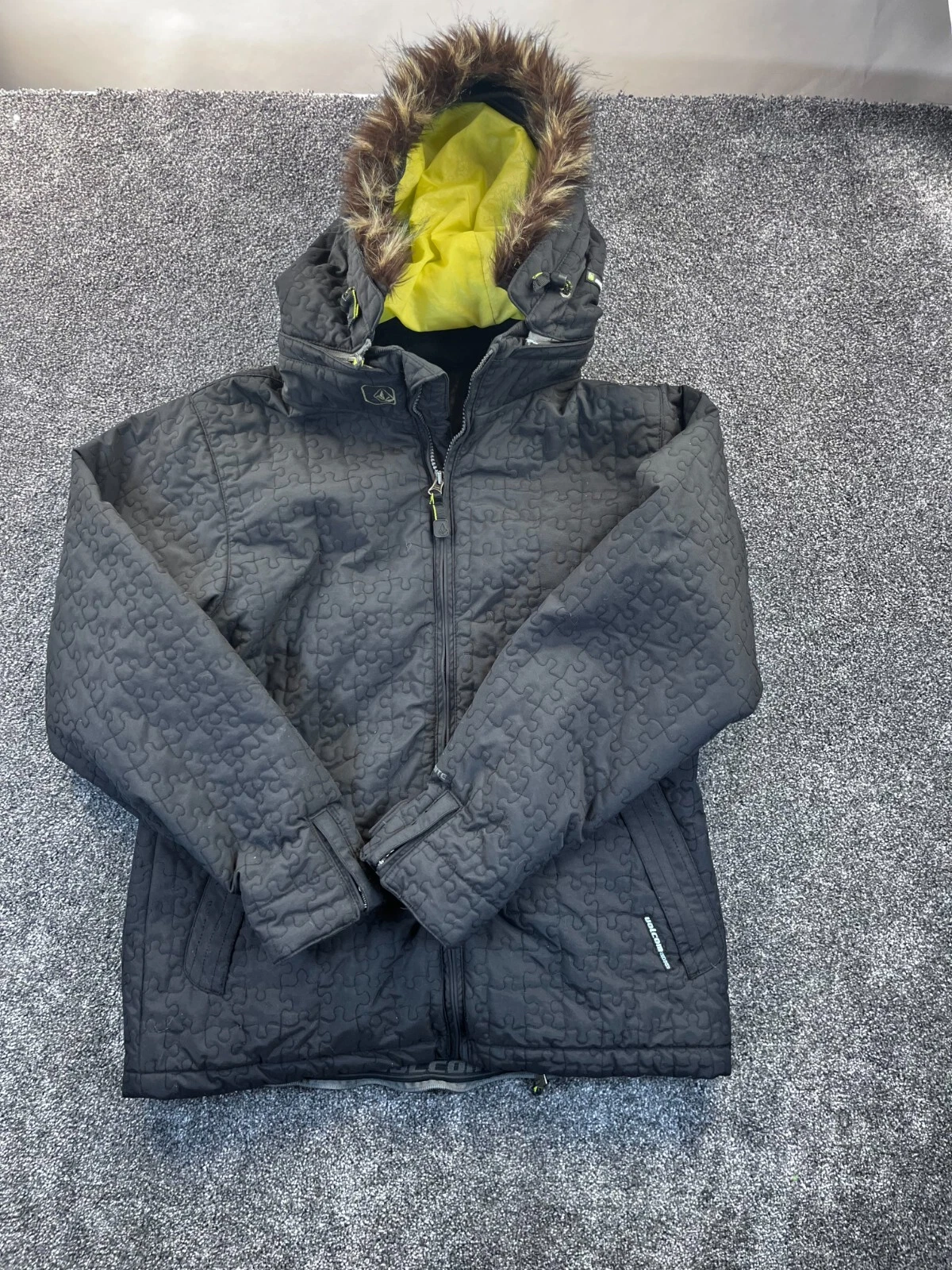Volcom Thermonite Jacket Womens S Faux Puzzle Print Parka Hooded Snow Black
Opens in a new window or