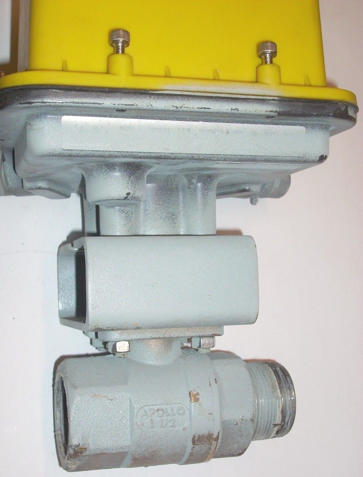 Apollo Pneumatic Actuator w Fittings & 1 1/2" 600 WOG Brass Ball Valve