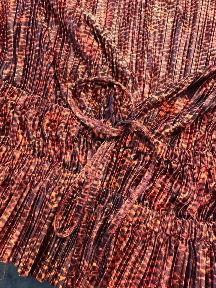 URBAN OUTFITTERS BLUSA CORTA CINTURA PLISADA CEÑIDA ESTAMPADO ANIMAL MUJER TALLA M Foto 3 de 4