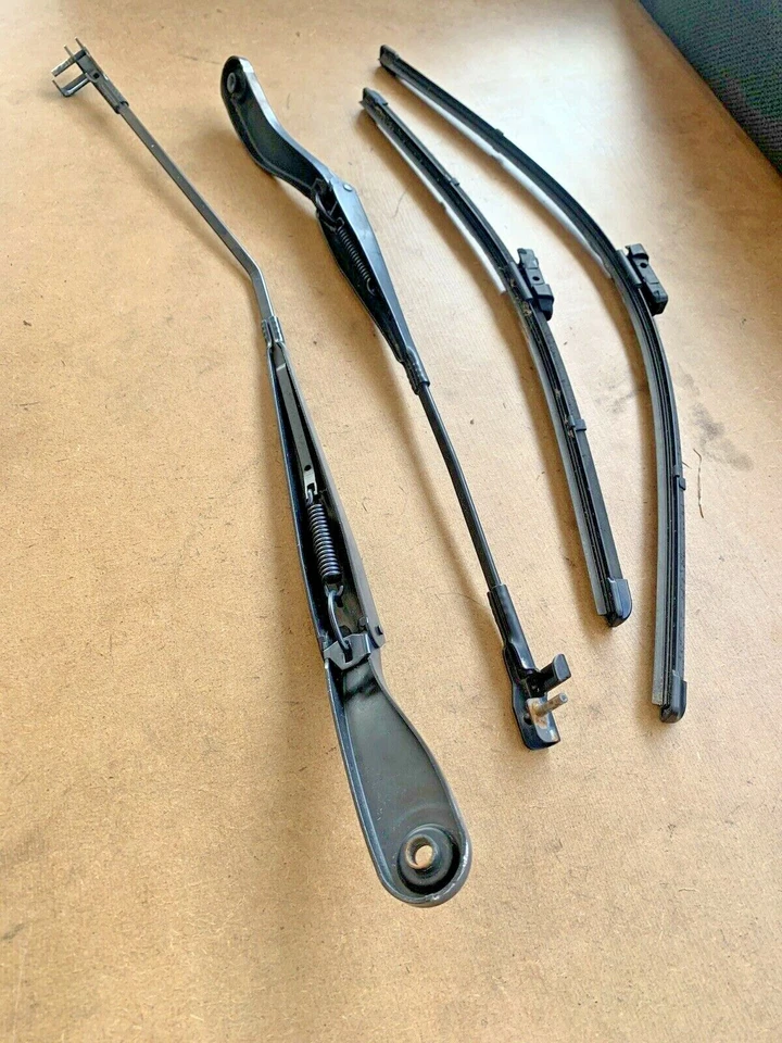 Brazo limpiaparabrisas Volvo S40 2004-2006 con juego de cuchillas delantero derecho LH 30698249 OEM Foto 3 de 4