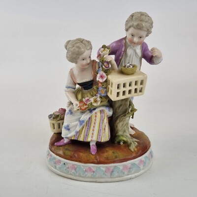 Vintage Figurengruppe Junge und Mädchen mit Blumen, Vogelkäfig etc. Makers Mark 15cm